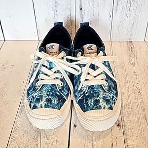 CARIUMA SNEAKERS